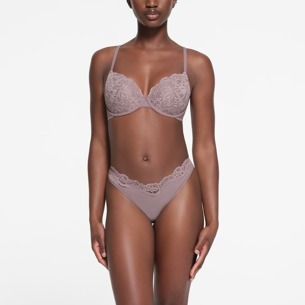 SKIMS Fits Everybody Lace T-Shirt Bra 36A